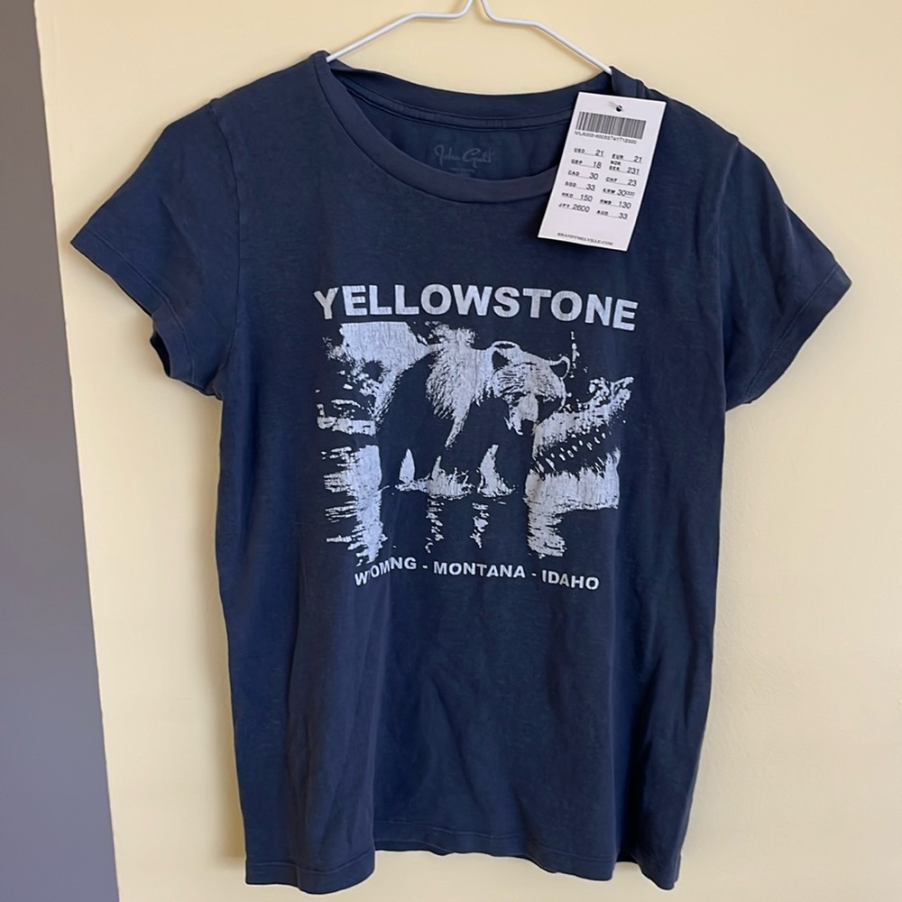 Blue Brandy Melville top, « Yellowstone »